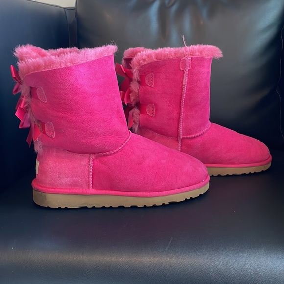 Hot Pink Bailey Bow Uggs (size kids 5 adult 7) - Picture 8 of 9